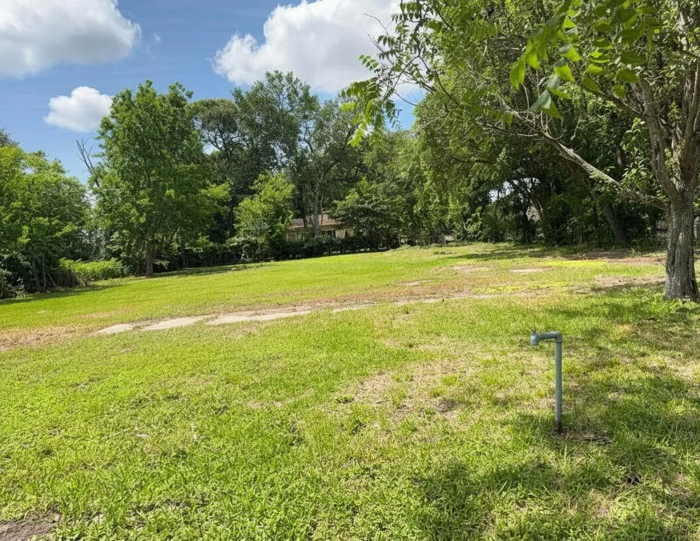 1819 Neuman Street La Marque, TX 77568