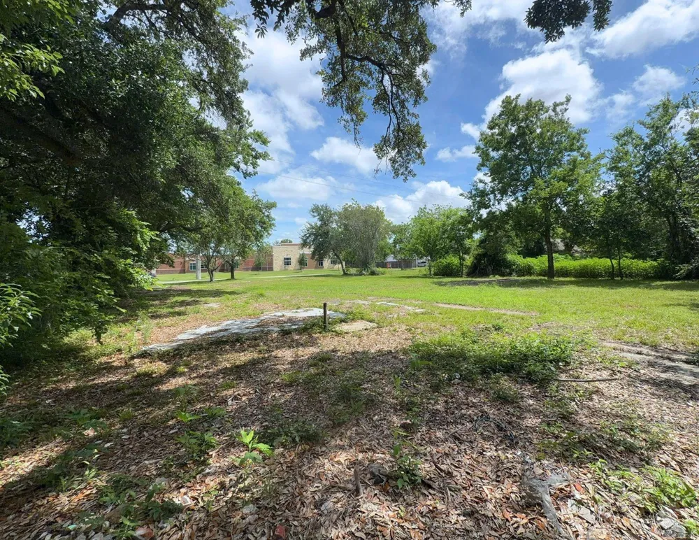 1819 Neuman Street La Marque, TX 77568