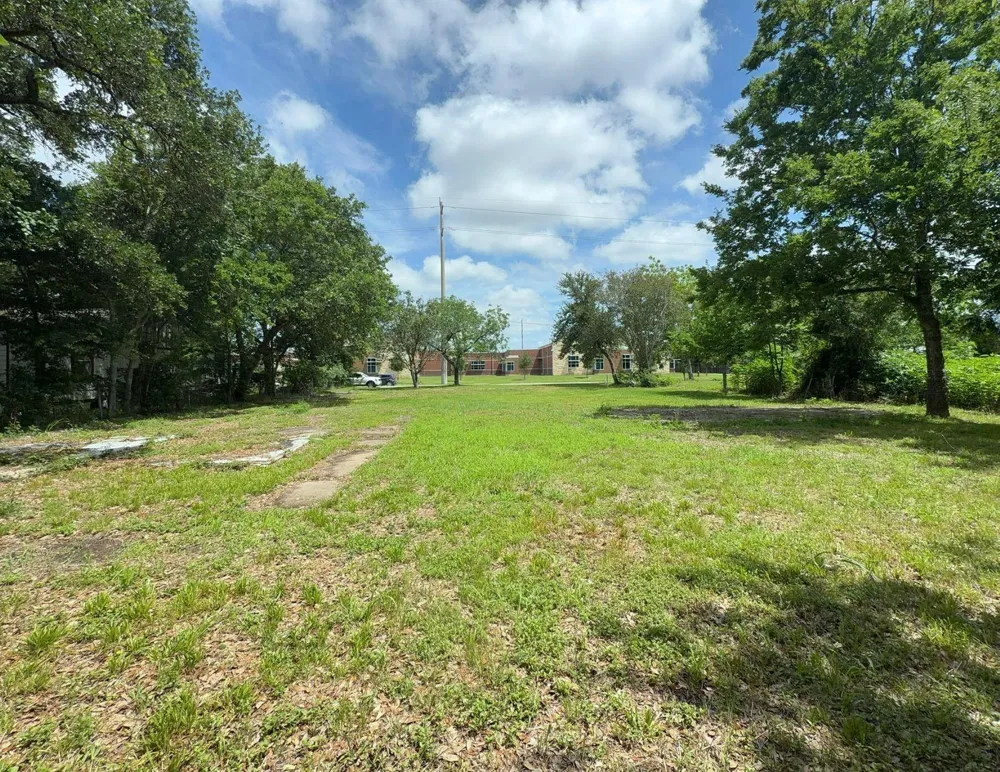 1819 Neuman Street La Marque, TX 77568