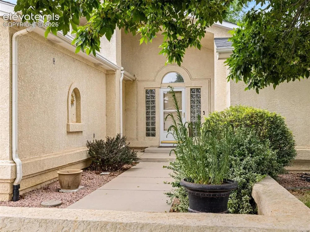 10 Brave Eagle Court Pueblo, CO 81001