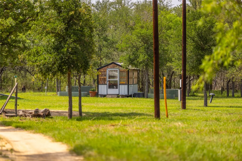 4082 Old Colony Line Road Lockhart, TX 78644