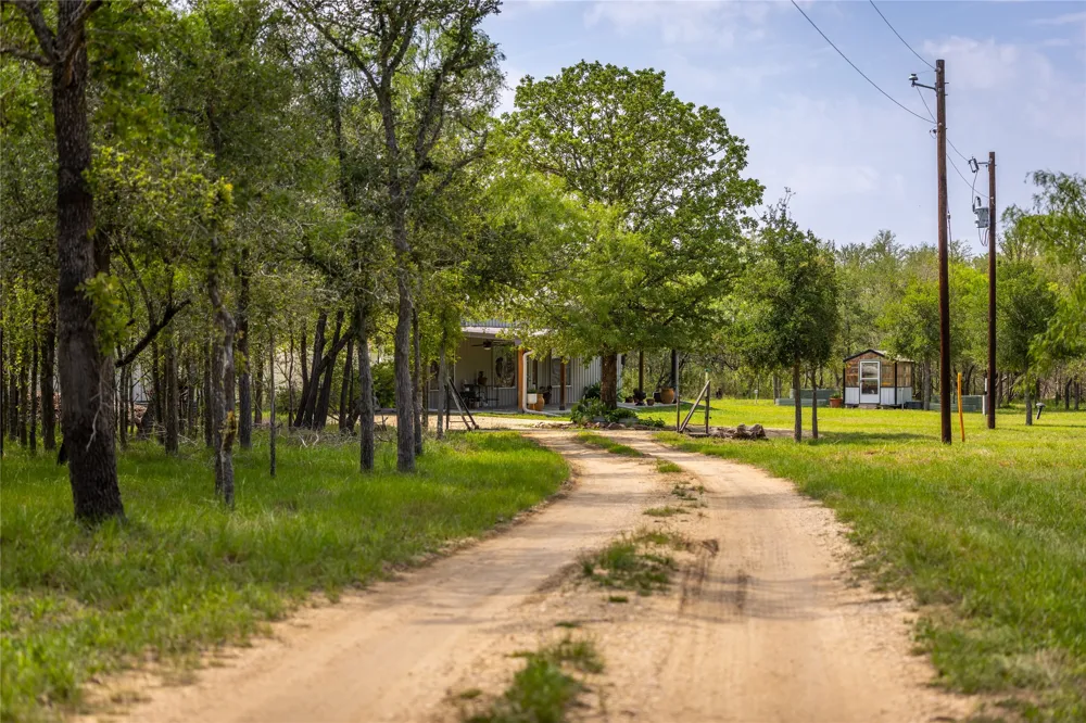 4082 Old Colony Line Road Lockhart, TX 78644