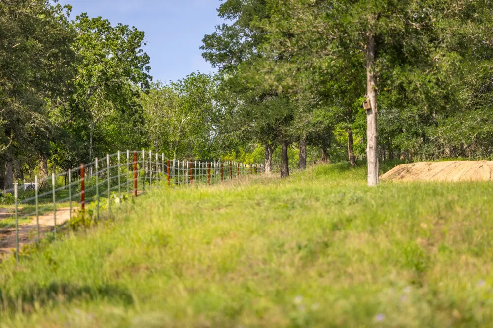 4082 Old Colony Line Road Lockhart, TX 78644