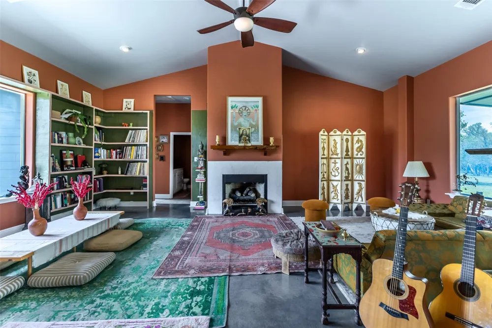 4082 Old Colony Line Road Lockhart, TX 78644