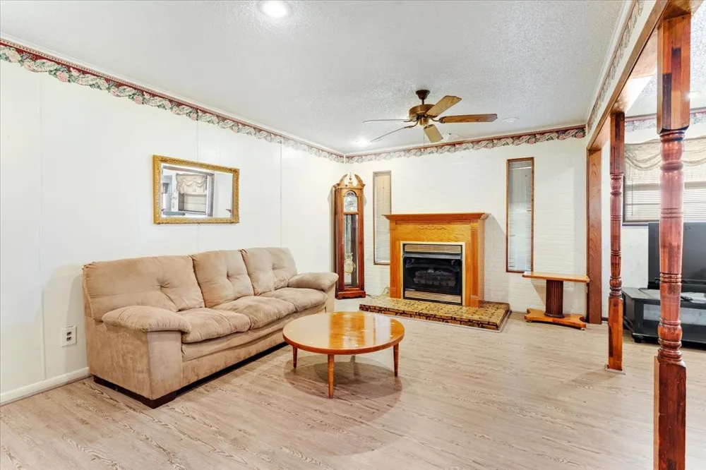 3472 Desvoignes Road Denison, TX 75021