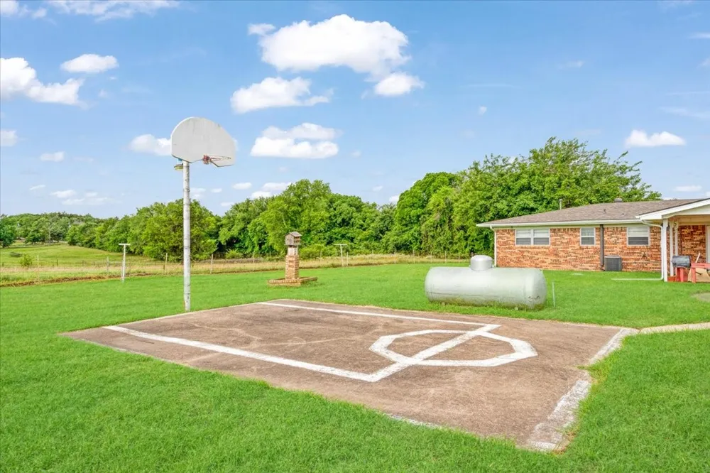 3472 Desvoignes Road Denison, TX 75021