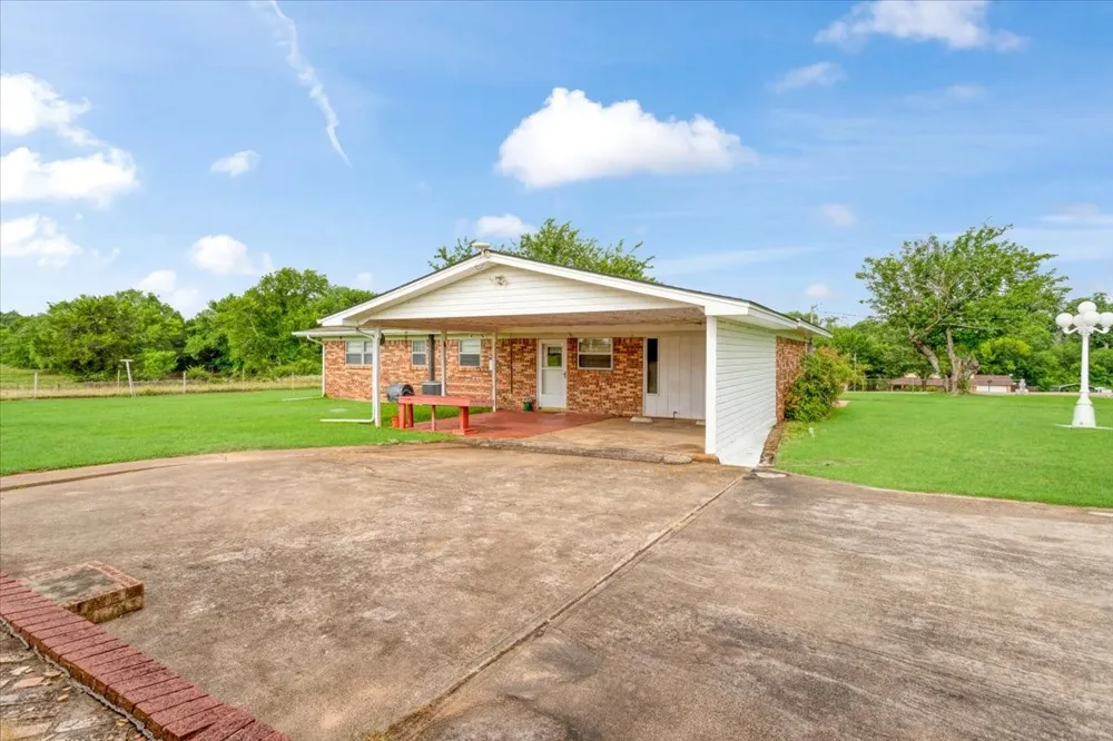 3472 Desvoignes Road Denison, TX 75021