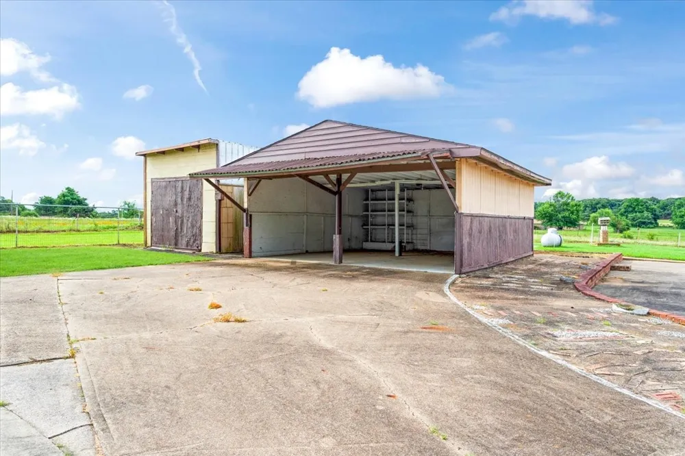3472 Desvoignes Road Denison, TX 75021