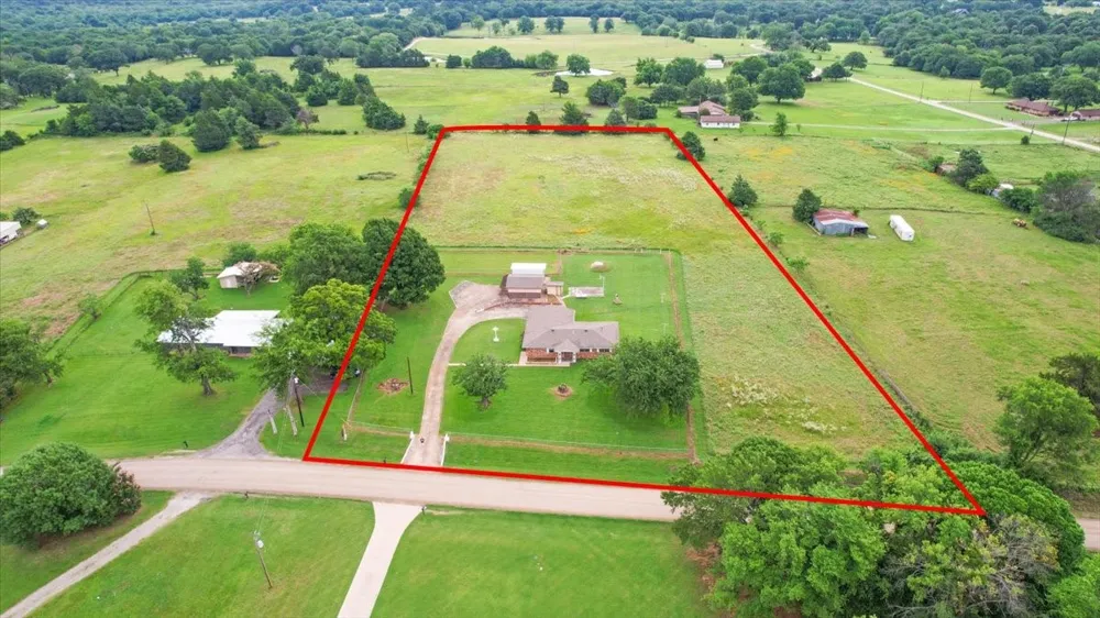 3472 Desvoignes Road Denison, TX 75021