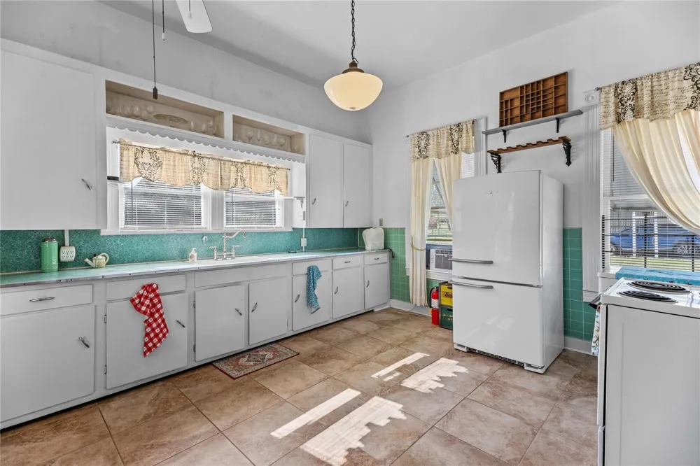 207 W Elder Street Colmesneil, TX 75938