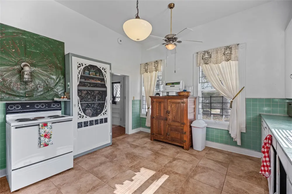 207 W Elder Street Colmesneil, TX 75938