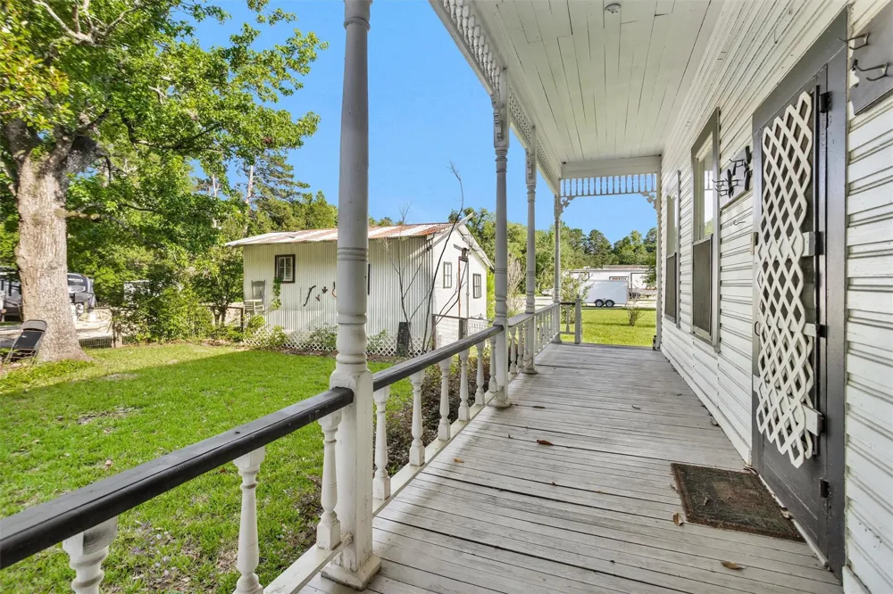 207 W Elder Street Colmesneil, TX 75938