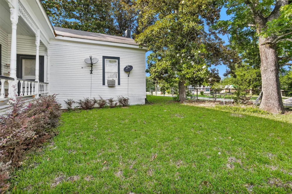 207 W Elder Street Colmesneil, TX 75938