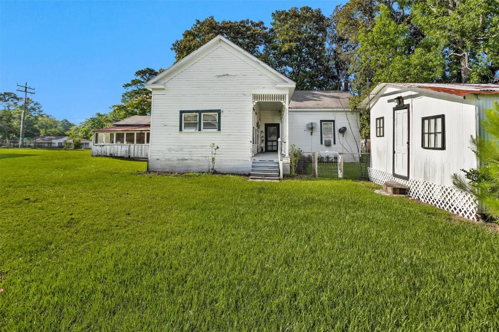 207 W Elder Street Colmesneil, TX 75938
