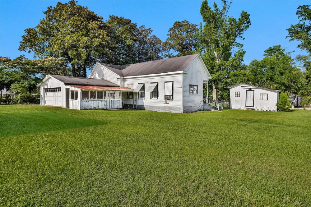 207 W Elder Street Colmesneil, TX 75938