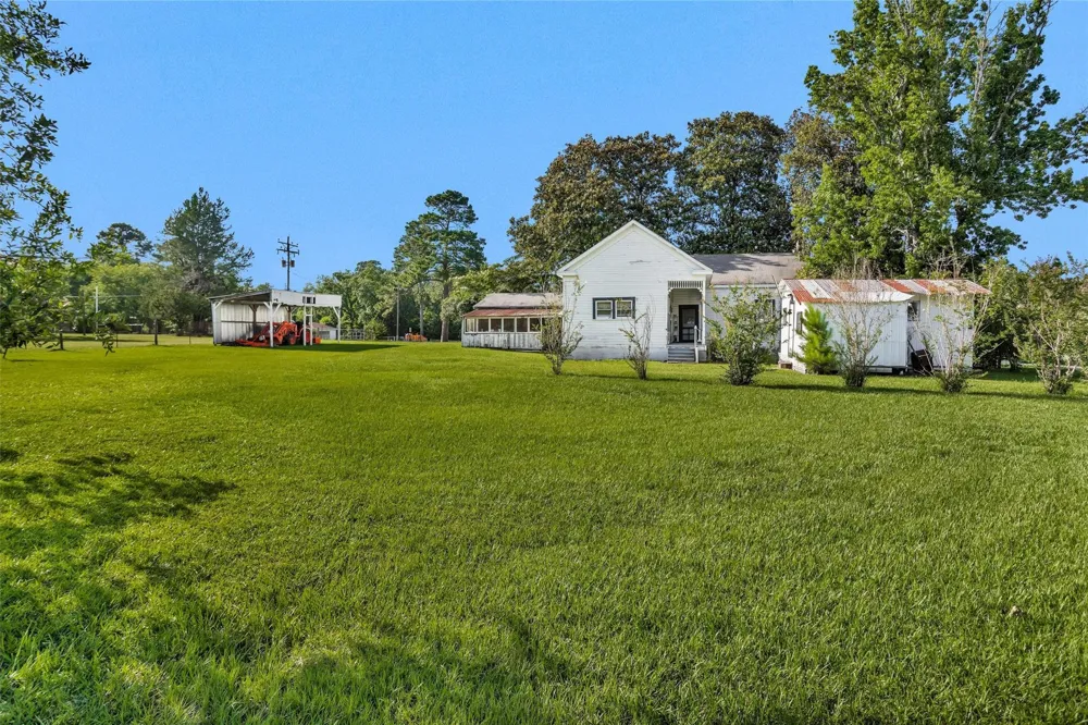 207 W Elder Street Colmesneil, TX 75938