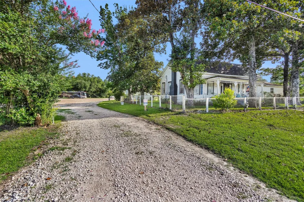 207 W Elder Street Colmesneil, TX 75938