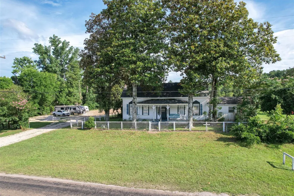 207 W Elder Street Colmesneil, TX 75938