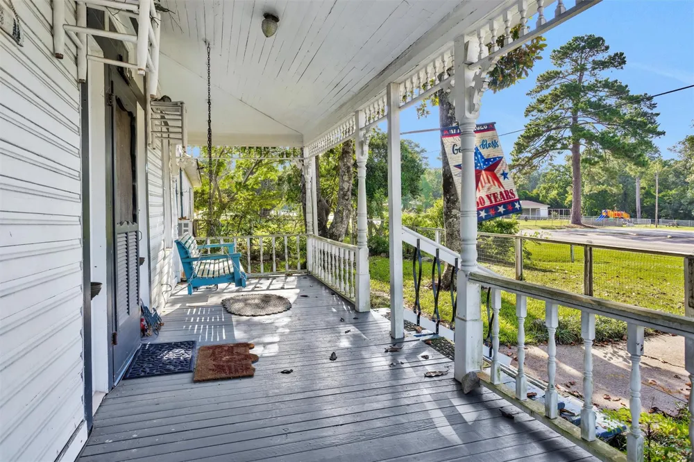207 W Elder Street Colmesneil, TX 75938