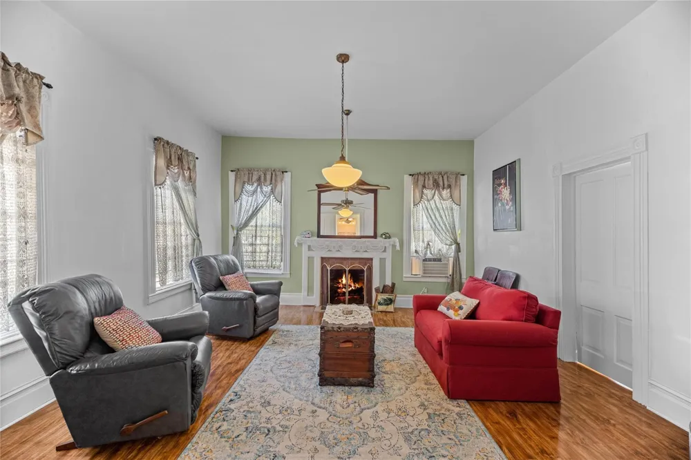 207 W Elder Street Colmesneil, TX 75938