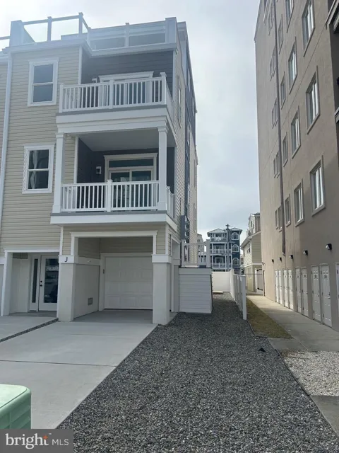 418 E FARRAGUT #J