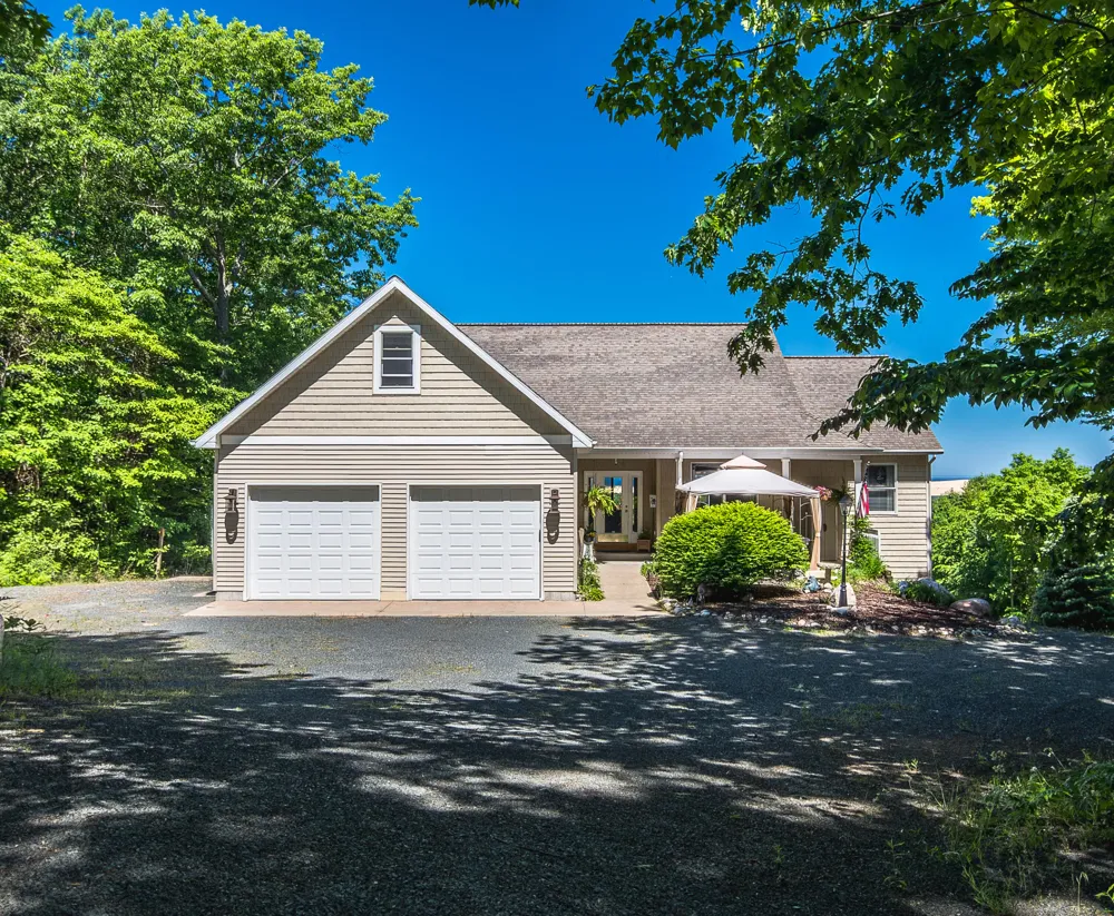 8562 W Woodridge Drive Mears, MI 49436