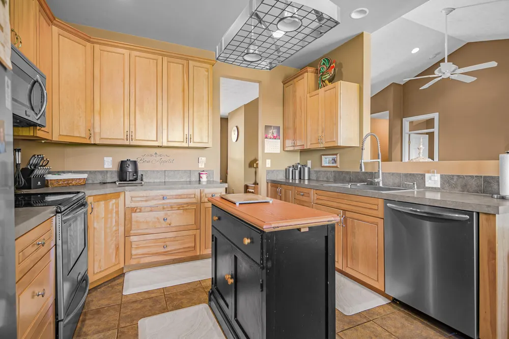 8562 W Woodridge Drive Mears, MI 49436