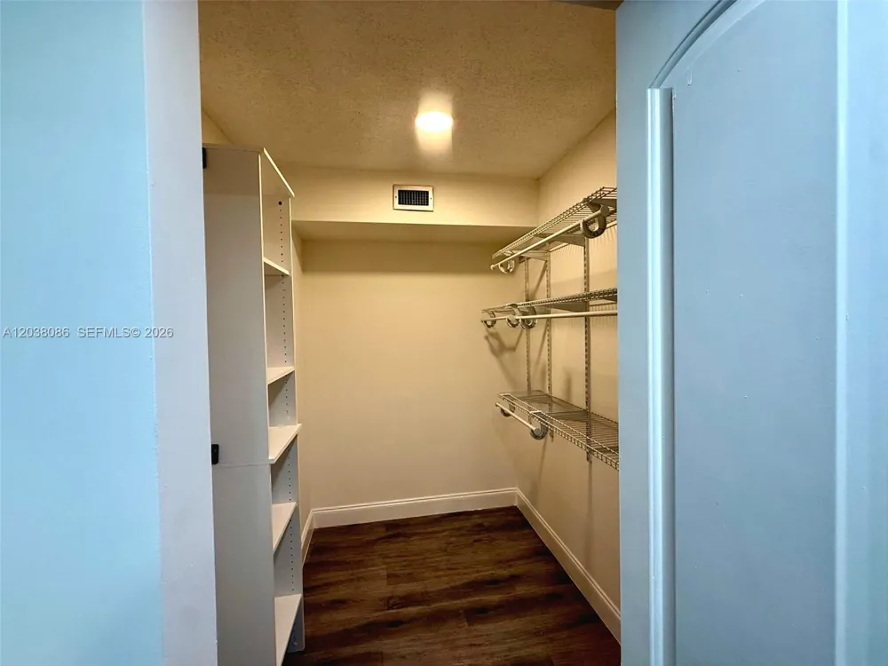 2565 Garden Ct Cooper City, FL 33026