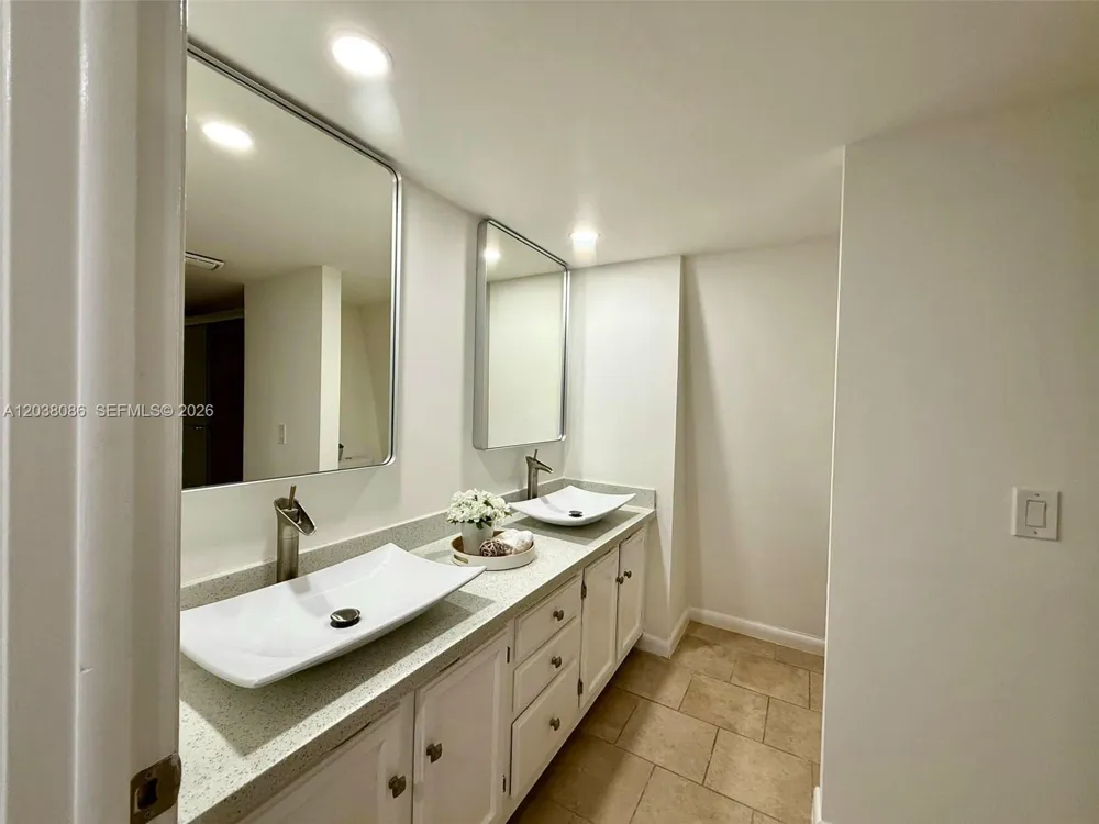 2565 Garden Ct Cooper City, FL 33026