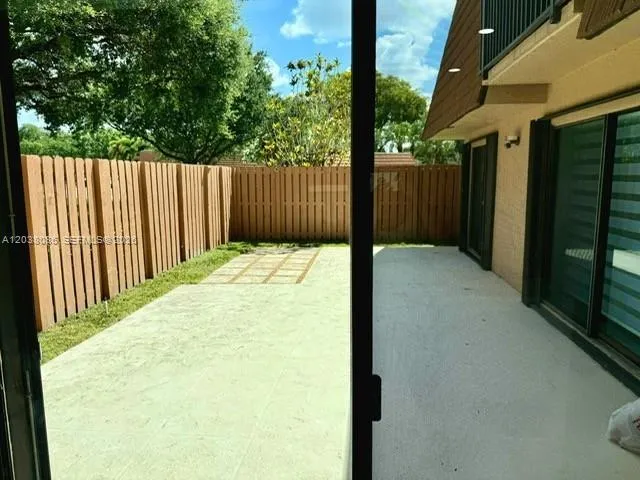 2565 Garden Ct Cooper City, FL 33026