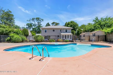 517 Riverwood Park