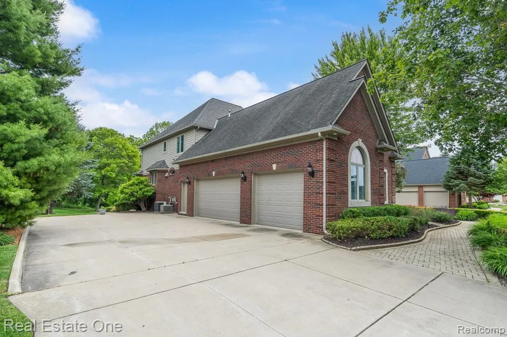 2737 Pebble Beach Drive Oakland Charter Township, MI 48363