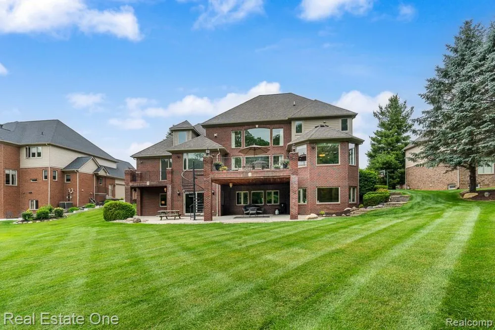 2737 Pebble Beach Drive Oakland Charter Township, MI 48363