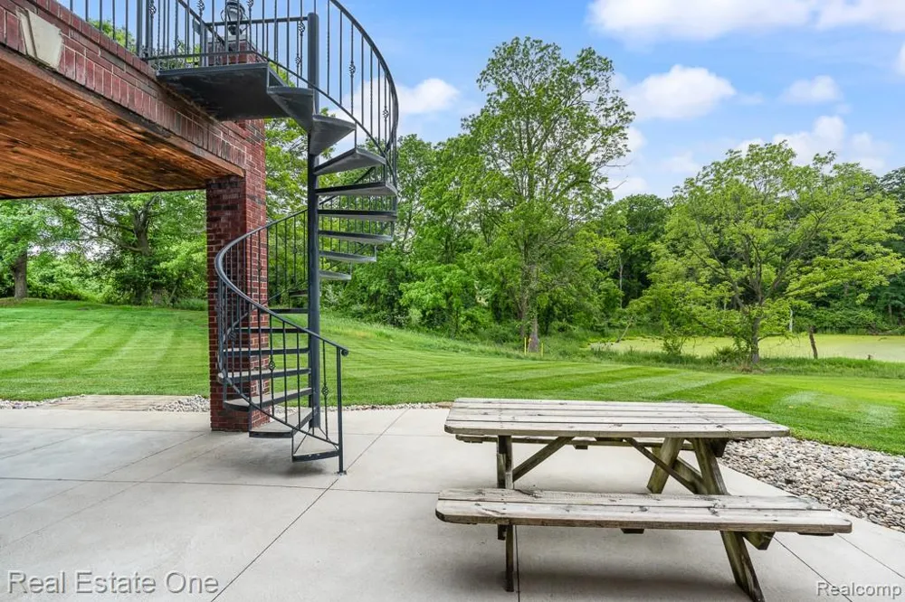 2737 Pebble Beach Drive Oakland Charter Township, MI 48363