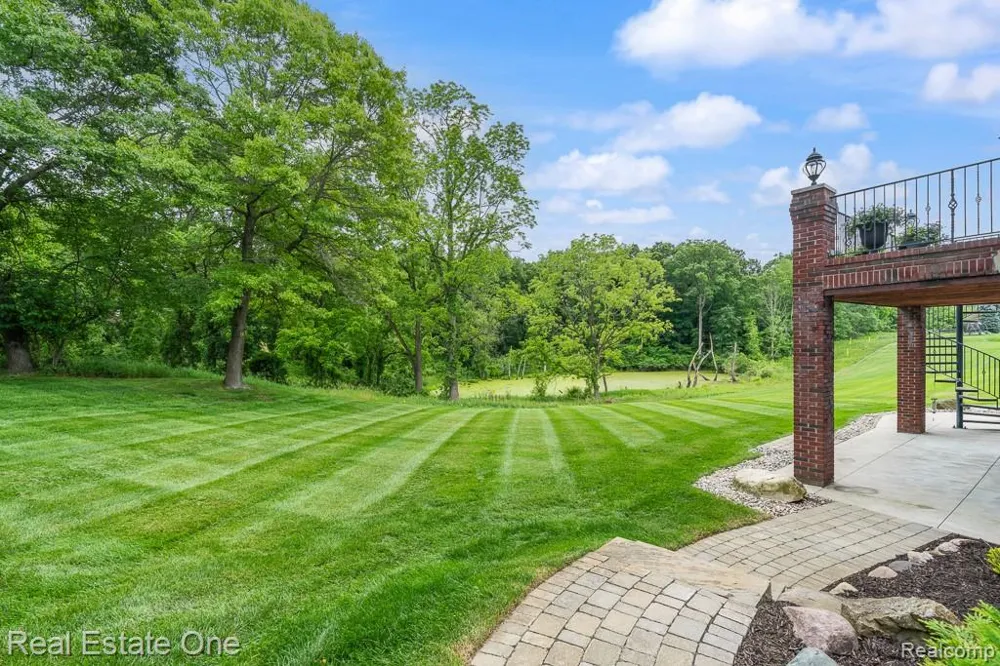 2737 Pebble Beach Drive Oakland Charter Township, MI 48363