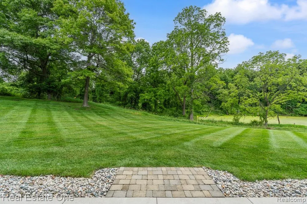 2737 Pebble Beach Drive Oakland Charter Township, MI 48363