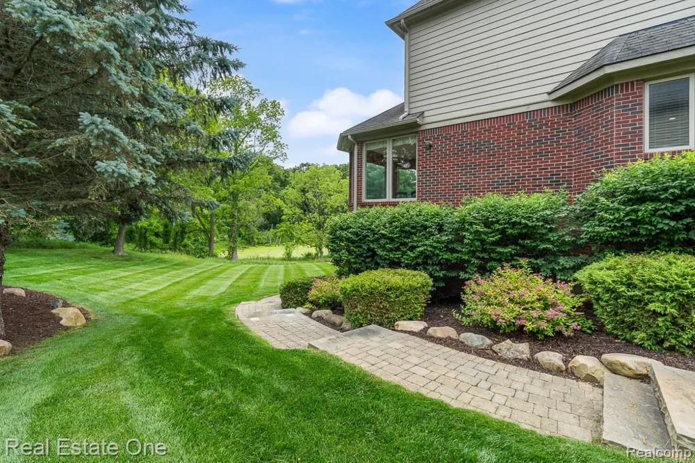 2737 Pebble Beach Drive Oakland Charter Township, MI 48363