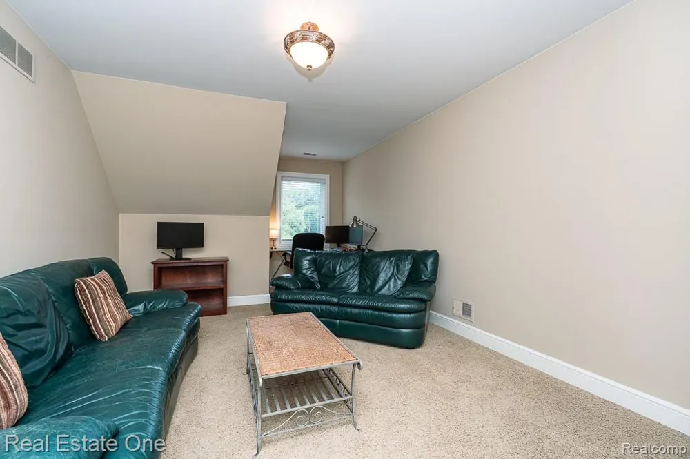 2737 Pebble Beach Drive Oakland Charter Township, MI 48363