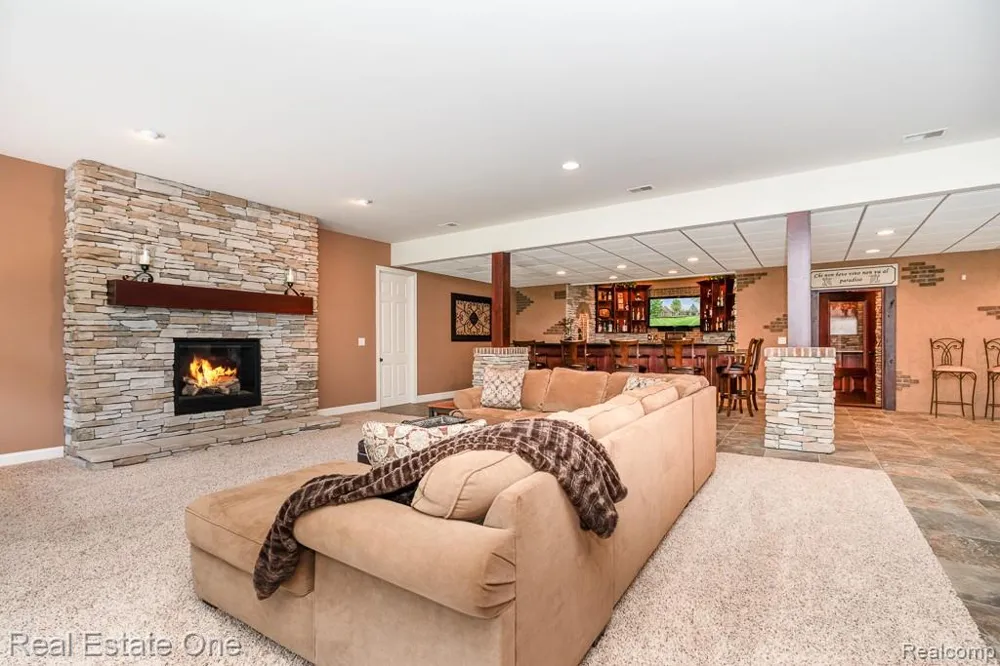 2737 Pebble Beach Drive Oakland Charter Township, MI 48363