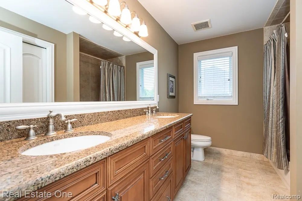 2737 Pebble Beach Drive Oakland Charter Township, MI 48363
