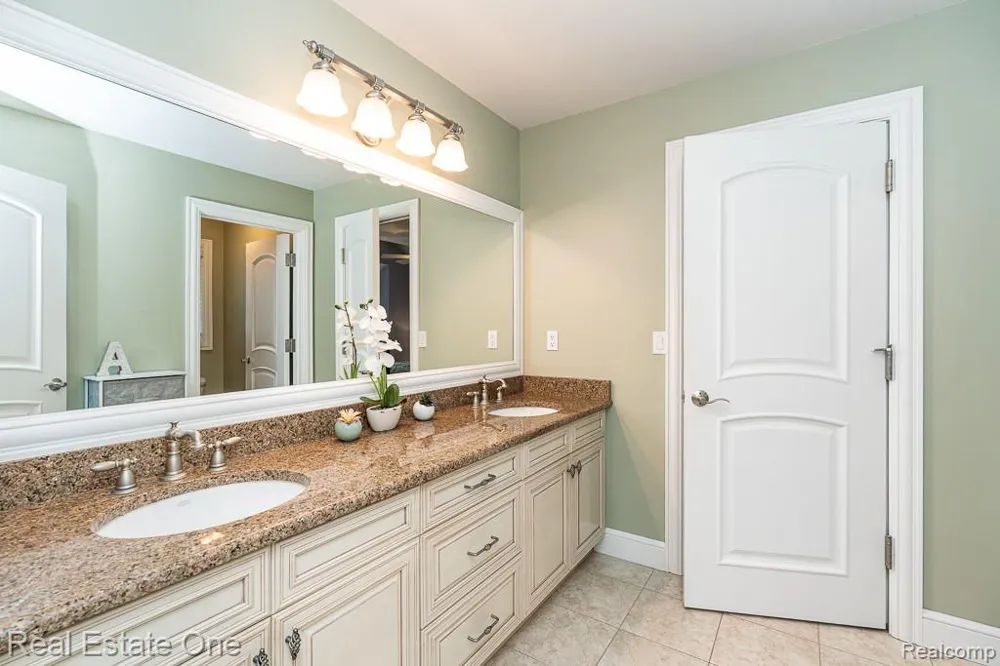 2737 Pebble Beach Drive Oakland Charter Township, MI 48363