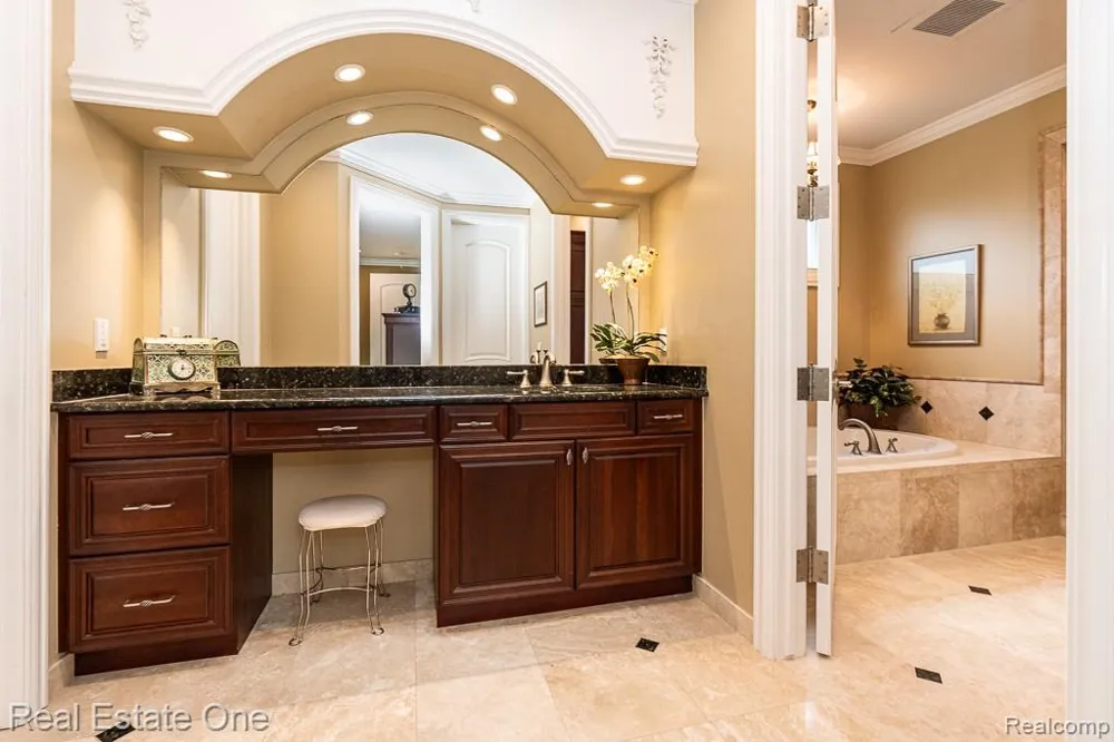 2737 Pebble Beach Drive Oakland Charter Township, MI 48363
