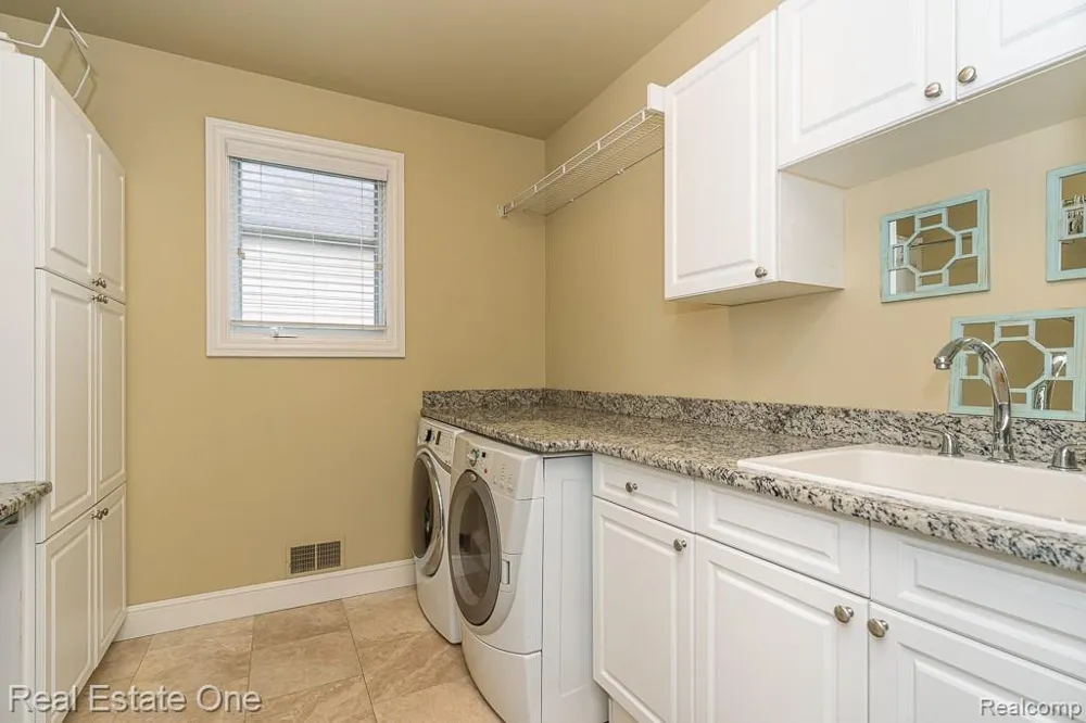 2737 Pebble Beach Drive Oakland Charter Township, MI 48363