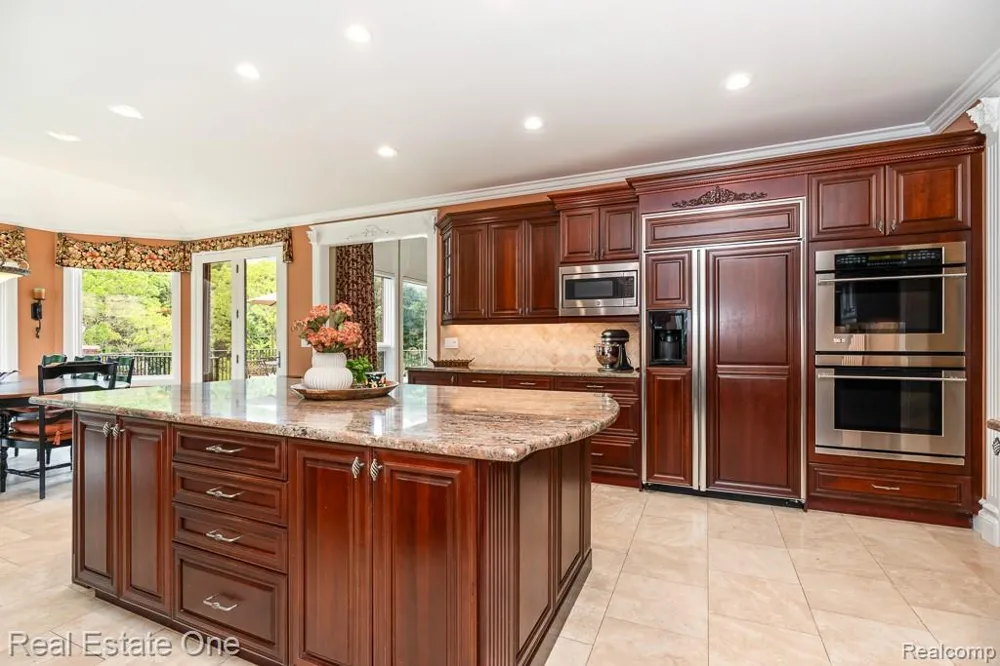 2737 Pebble Beach Drive Oakland Charter Township, MI 48363