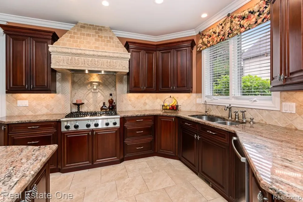 2737 Pebble Beach Drive Oakland Charter Township, MI 48363
