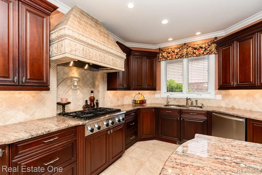 2737 Pebble Beach Drive Oakland Charter Township, MI 48363
