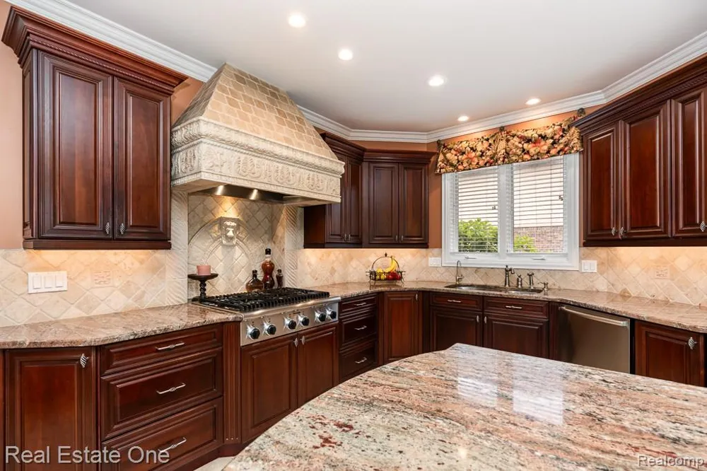 2737 Pebble Beach Drive Oakland Charter Township, MI 48363