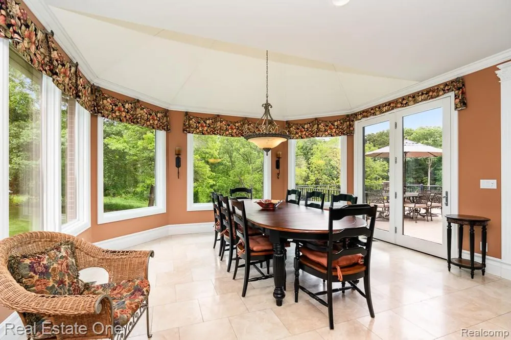 2737 Pebble Beach Drive Oakland Charter Township, MI 48363