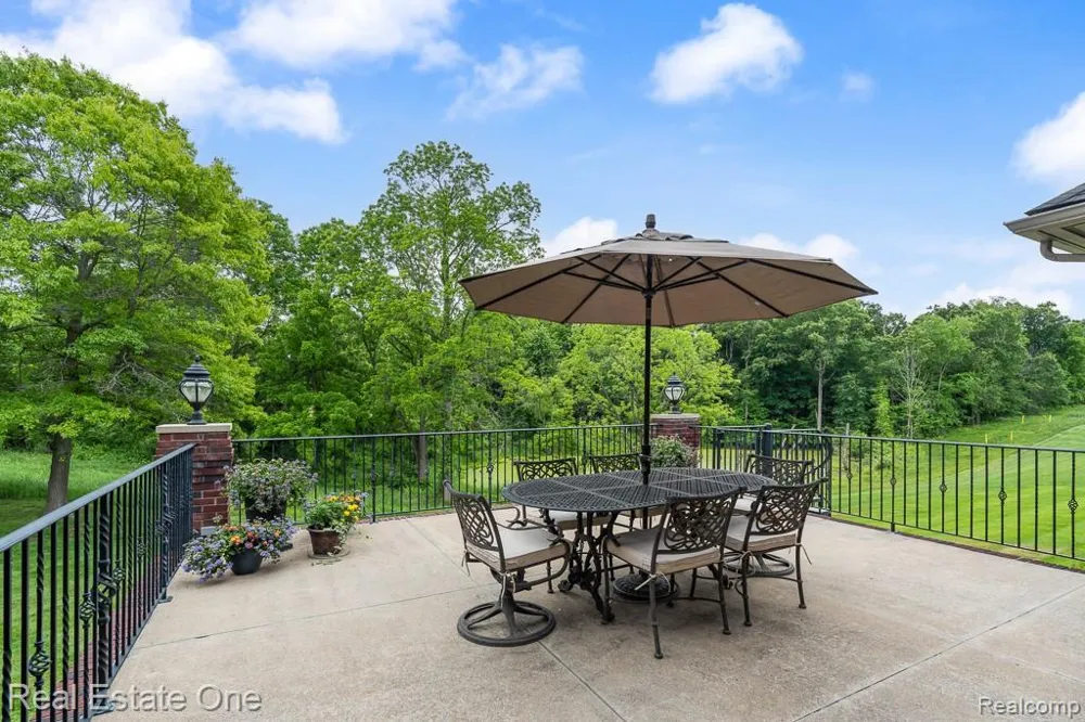 2737 Pebble Beach Drive Oakland Charter Township, MI 48363