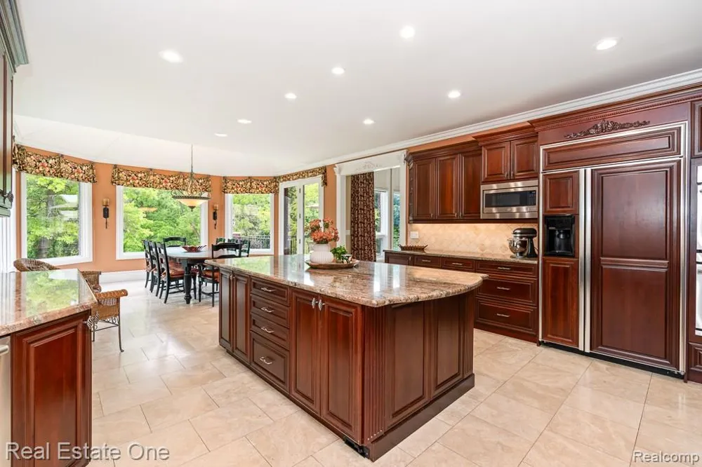 2737 Pebble Beach Drive Oakland Charter Township, MI 48363